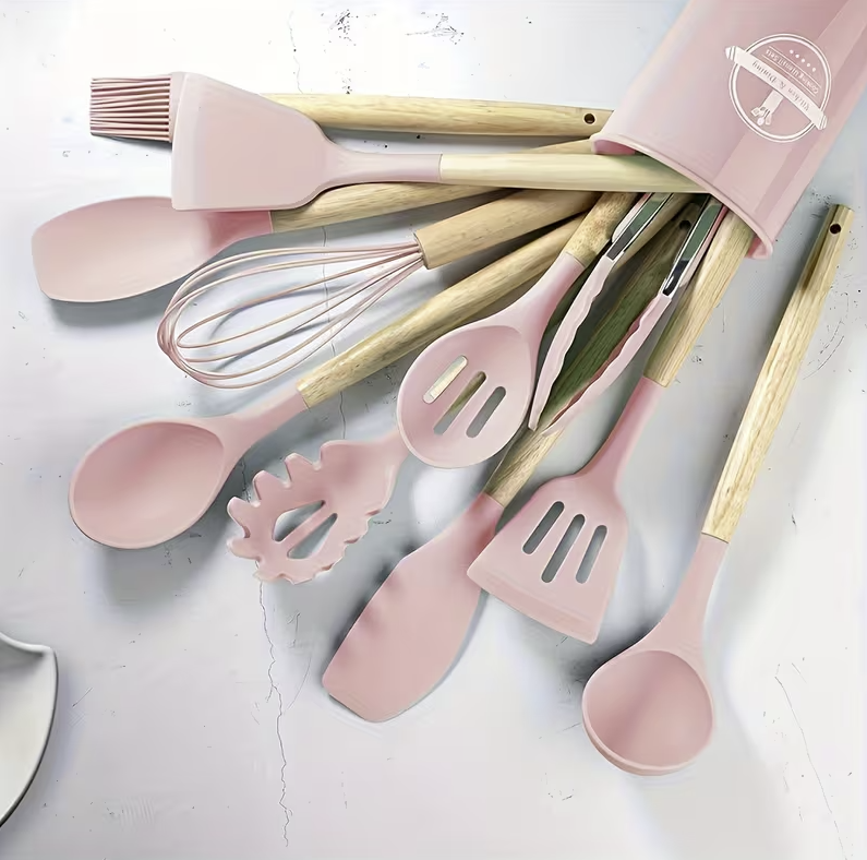 ✨ Set di 12 Utensili da Cucina in Silicone – Resistenti al Calore, con Manico in Legno 🌿
