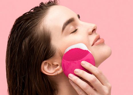 Electric facial cleansing brush with 5 vibrating massage modes