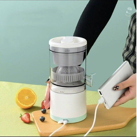 Spremiagrumi Automatico SqueezeMaster, Succo in soli 2 minuti, Ricarica con caricabatterie cellulare