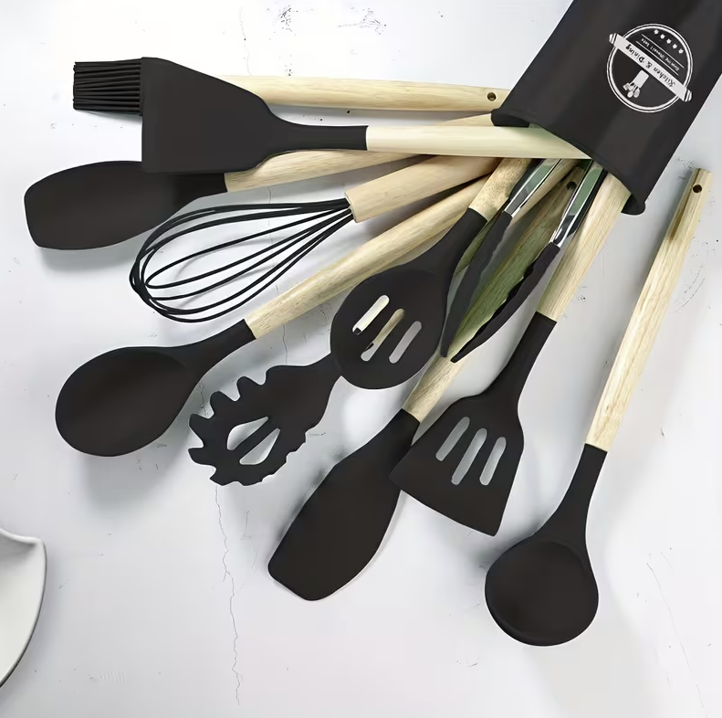✨ Set di 12 Utensili da Cucina in Silicone – Resistenti al Calore, con Manico in Legno 🌿