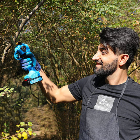 Electric battery-powered shears